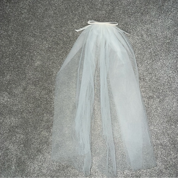 Anthropologie White Bridal Veil - Picture 2 of 4